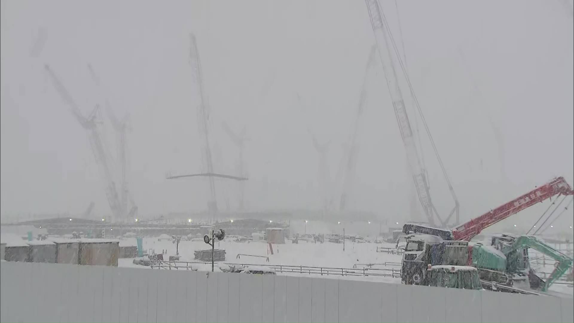 大雪でも着々と建設が進むラピダスの工場