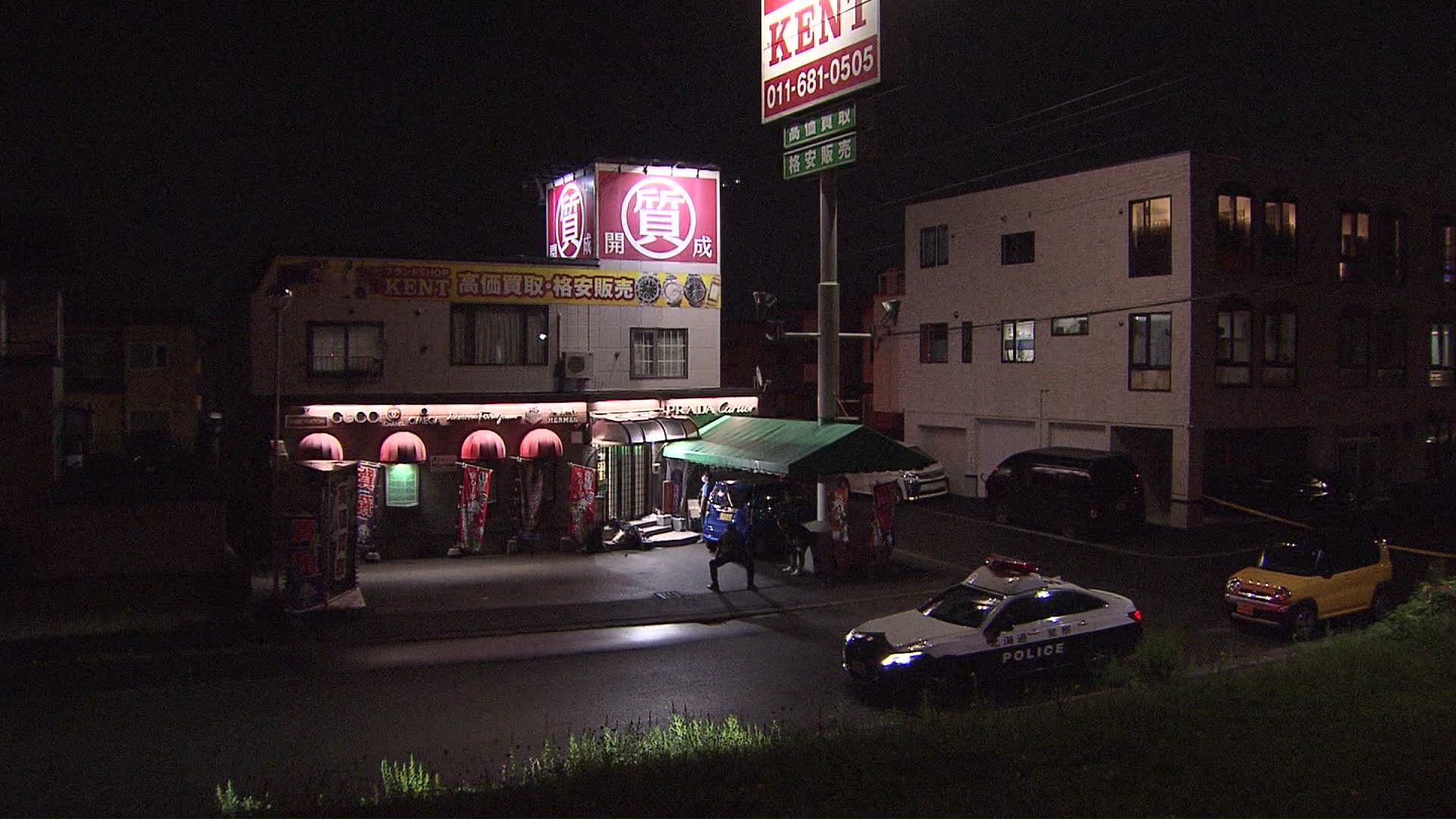 すでに逮捕されている4人の男と共謀か(画像:事件現場のブランドショップ)