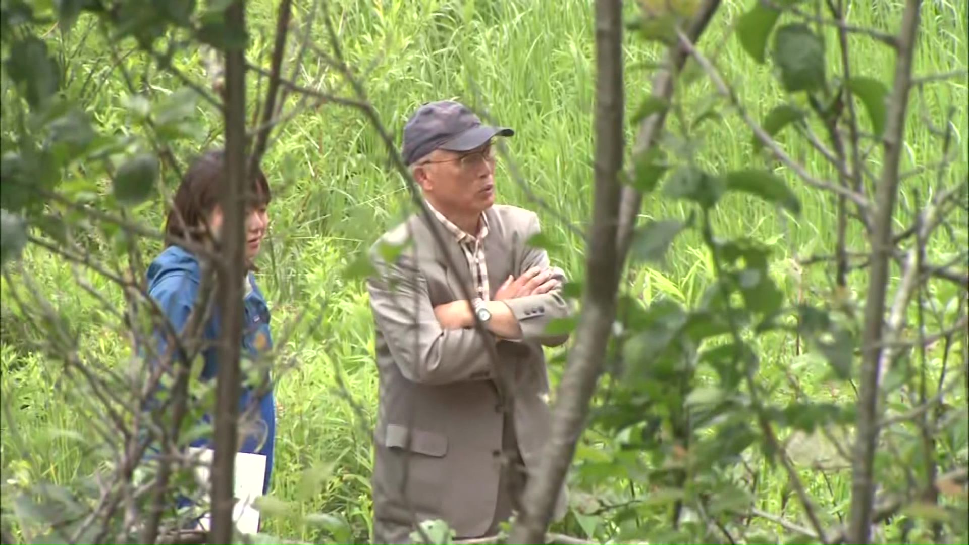 駆除現場付近で話す池上さん