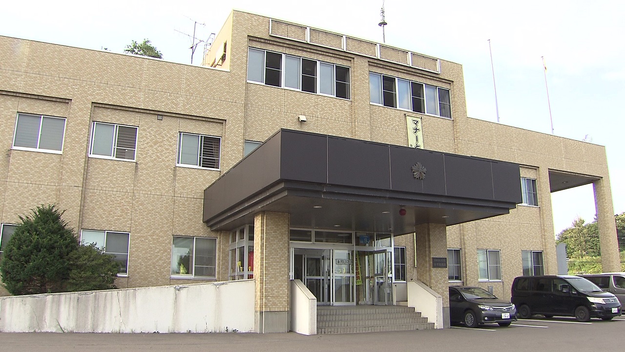 遺体の身元の確認を急ぐ北海道警余市署