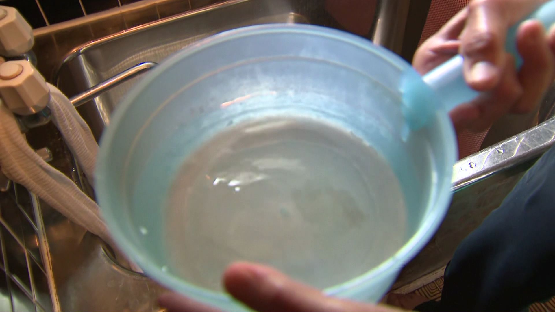 水は出ているものの、にごりがあるため使えない