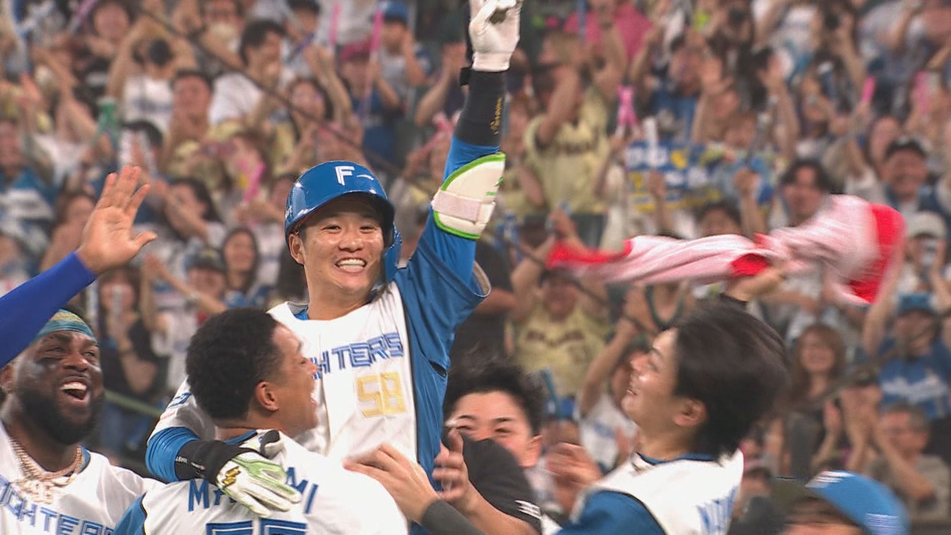 サヨナラタイムリーを放った奈良間大己選手